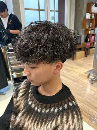 パーマ メンズ fifth原宿 宮部蓮のヘアスタイル