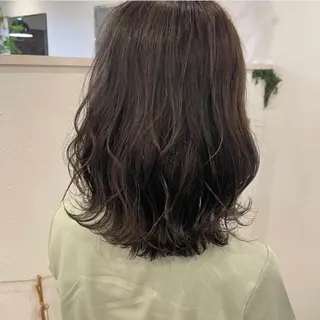 ミディアム カラー botan🦖*･ amiのヘアスタイル
