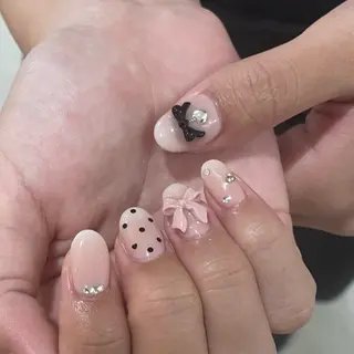 ネイル 𝑟𝑖𝑠𝑎 🕯‎🤍のネイルデザイン