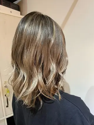 ミディアム カラー 福井 瑞季のヘアスタイル