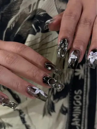 ネイル 🪐富島彩夏 /海外nail🪐のネイルデザイン