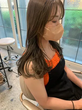 ロング ハイトーン/顔まわり レイヤー/YUKAのヘアスタイル