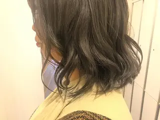 ミディアム カラー 新井 友菜のヘアスタイル