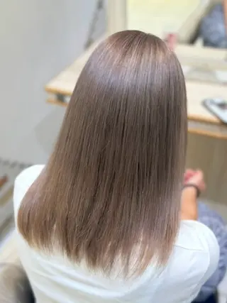 セミロング ハイトーンカラー 髪質改善カラーノトのヘアスタイル