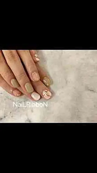 ネイル ネイルリボン 受付スタッフのネイルデザイン