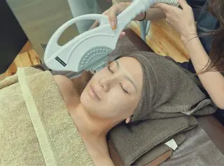 小顔・美肌専門ビューティーサロンreborn新宿店所属・reborn 山口のエステ・リラクイメージ