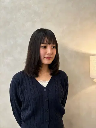 ミディアム ワイズミ モモカのヘアスタイル