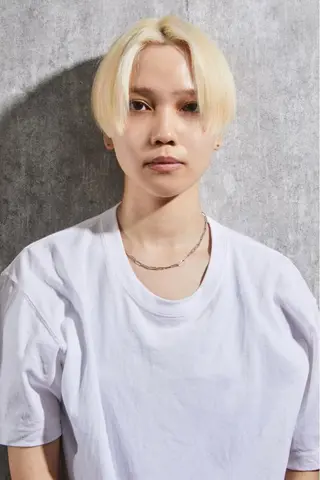 ショート カラー 𝙱𝙻𝙴𝙽 𝚋𝚢 𝚍𝚘𝚝.所属・🤍BLEN 窓🤍のヘアスタイル