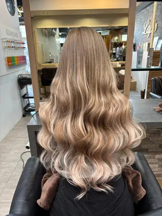 ロング エクステ/ハイトーン レイヤーHIROのヘアスタイル