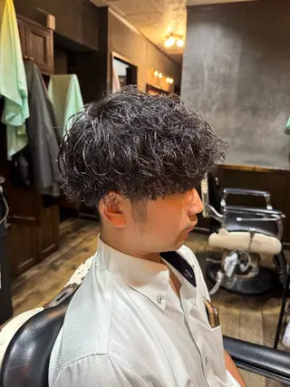 ミディアム パーマ メンズ HIRO GINZA barber shop 横浜店所属・ヒロ銀座　無料 フェード　細内のヘアスタイル