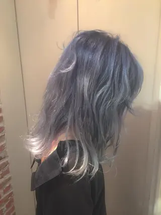 ミディアム カラー ホワイト&レイヤーカ ットエクステ長畠俊輔のヘアスタイル