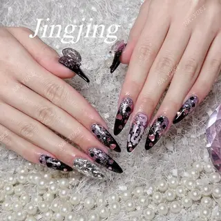 ネイル 🦋 Queenieのネイルデザイン