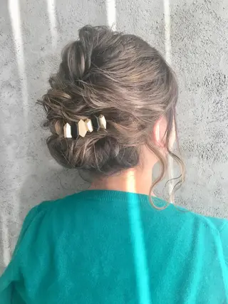 ミディアム カラー ヘアアレンジ EMANON天神所属・Hitomi Ezakiのヘアスタイル