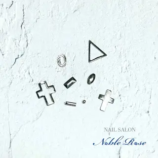 ネイル Noble Rose🥀のネイルデザイン
