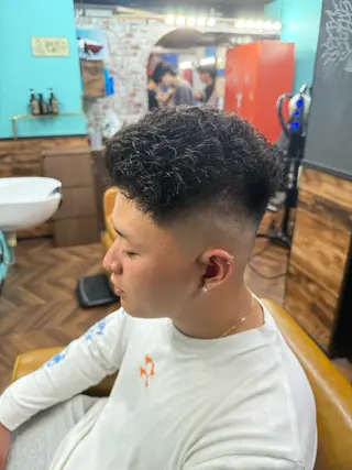 メンズ hair CROWN所属・メンズ特化型美容師 髙橋玲生/フェードのヘアスタイル