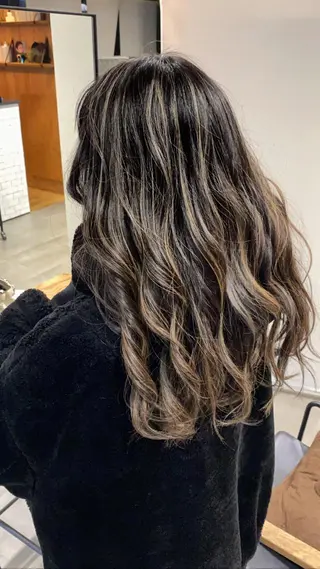 カラー 井上 怜音のヘアスタイル