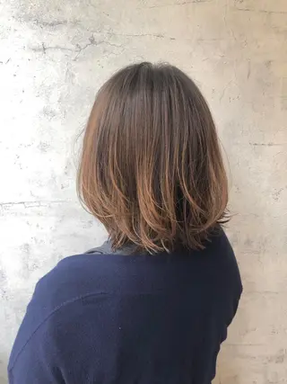 ミディアム カラー 平川 友希子のヘアスタイル