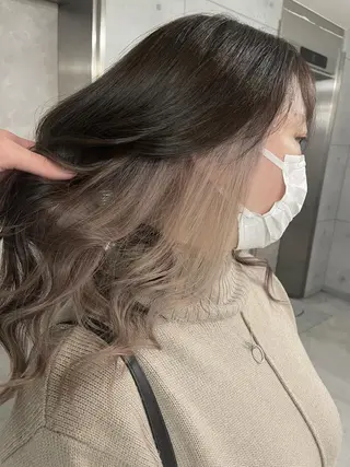 セミロング カラー オフホワイトアンドなんば所属・福西 洋斗のヘアスタイル