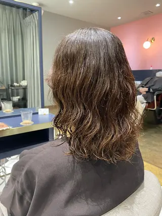 セミロング パーマ 磯田 冬弥のヘアスタイル