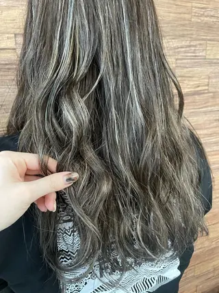 ロング カラー 佐藤 芽依のヘアスタイル