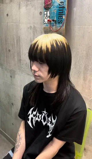 ミディアム カラー ウルフカットデザイン カラー特化アールイーのヘアスタイル