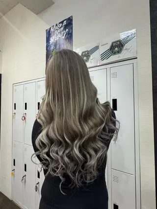 ロング apollo 横浜所属・横浜🦋ハイトーン 🫐シャドウルーツのヘアスタイル