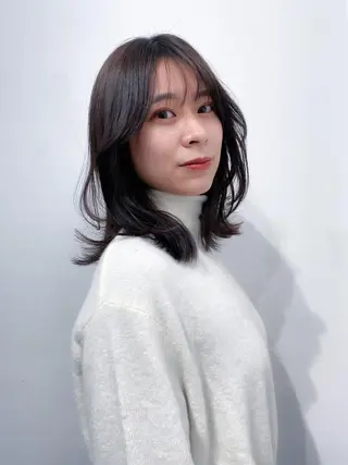 ミディアム カラー THE DAY所属・AKI HASHIMOTOのヘアスタイル