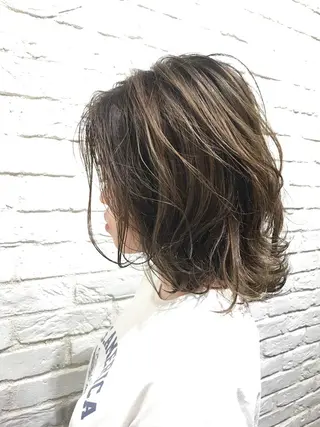 ミディアム カラー UMEDA FIGAROのヘアスタイル