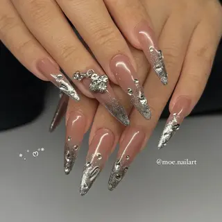 ネイル ⁸ᵃᵖᵖʸ🐝⋆゜ MöEのネイルデザイン