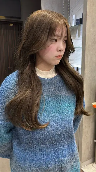 ロング 韓国ヘア/ブリーチ無 しWカラー/オリーブのヘアスタイル