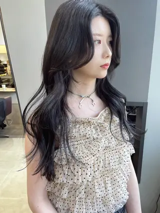 ロング カラー AIRI layer cut hairのヘアスタイル