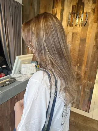 ロング カラー EARTH AOBADAIのヘアスタイル