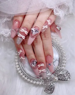 ネイル She   Nail所属・ISA_ BELLAのネイルデザイン