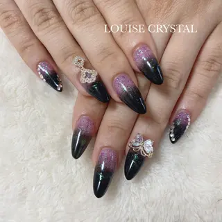 ネイル LOUISE CRYSTALのネイルデザイン