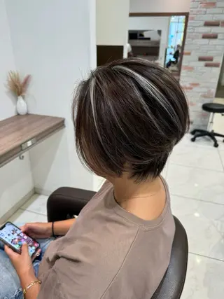 ショート カラー ✨白髪ぼかし脱白髪/ 山口智弘✨のヘアスタイル