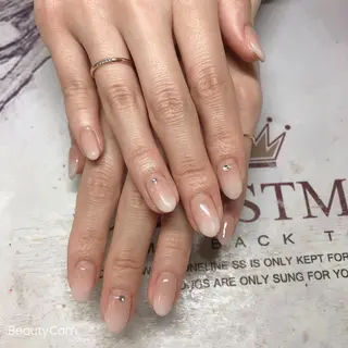 ネイル Guarendo錦糸町店所属・ガレンドウ 白澤 愛子のネイルデザイン