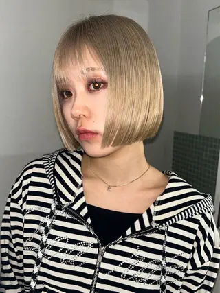 ショート カラー hen所属・心斎橋/レイヤー/ ブリーチ/モエのヘアスタイル