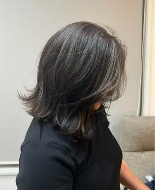 ミディアム un ジュリアのヘアスタイル