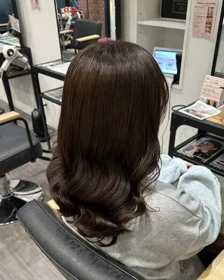 カラー KOKORO 中村 朱里のヘアスタイル