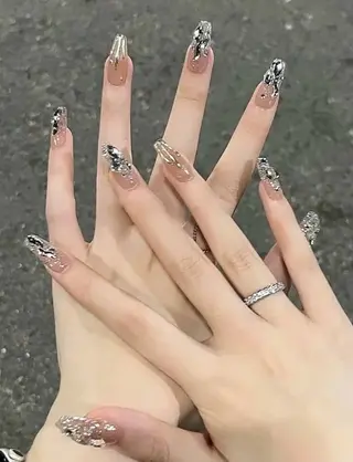 ネイル 高木 維麗絲のネイルデザイン