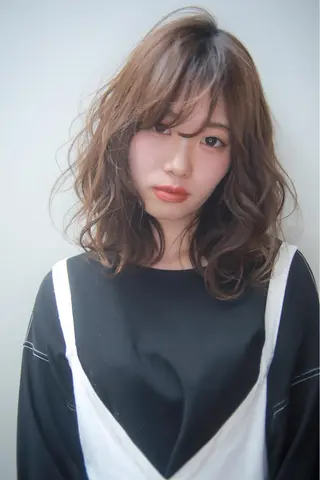 ミディアム カラー 伊藤 裕貴のヘアスタイル