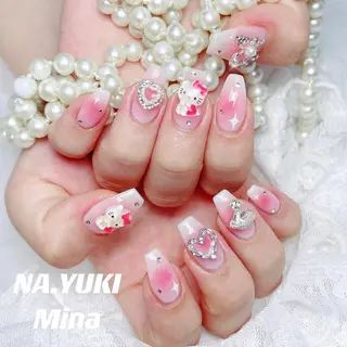 ネイル 🦋 Queenieのネイルデザイン