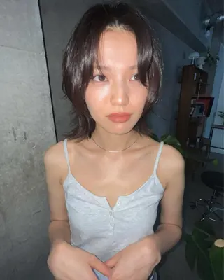 ミディアム レイヤーカット\ウル フ　chinatsuのヘアスタイル