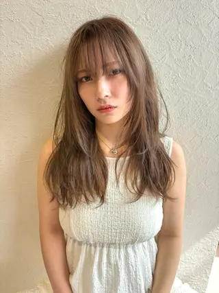 ロング 韓国/透明感 Veluaのヘアスタイル
