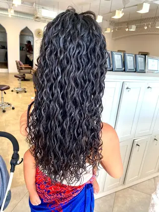 ロング パーマ AngeBay.NaHa所属・饒平名 知也のヘアスタイル