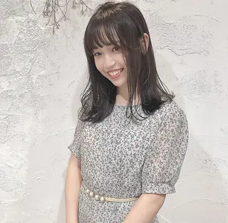 セミロング カラー 圧倒的透明感カラー nana🦕のヘアスタイル