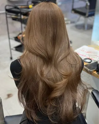 ロング カラー Mirai/ 艶カラー/暖色カラーのヘアスタイル