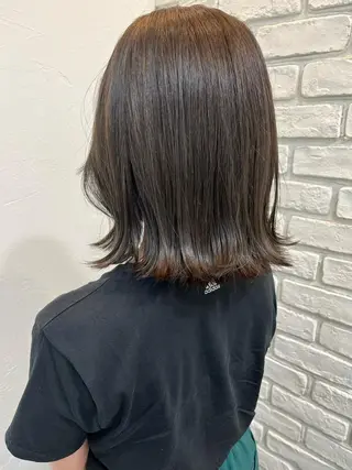 ミディアム CHIC 岩下真衣のヘアスタイル