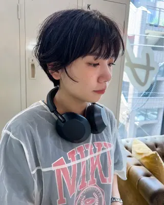 ショート カラー HIKARI🐈‍⬛ レイヤー×デザインのヘアスタイル