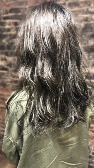 ロング カラー パーマ m ā l o. マァロのヘアスタイル